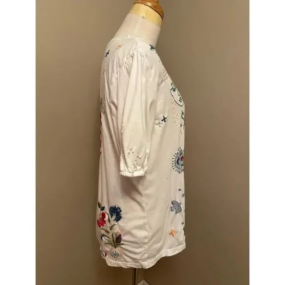 Johnny Was Averi Relaxed Tee Embroidered Red Floral Bee Sz Small - Picture 5 of 8